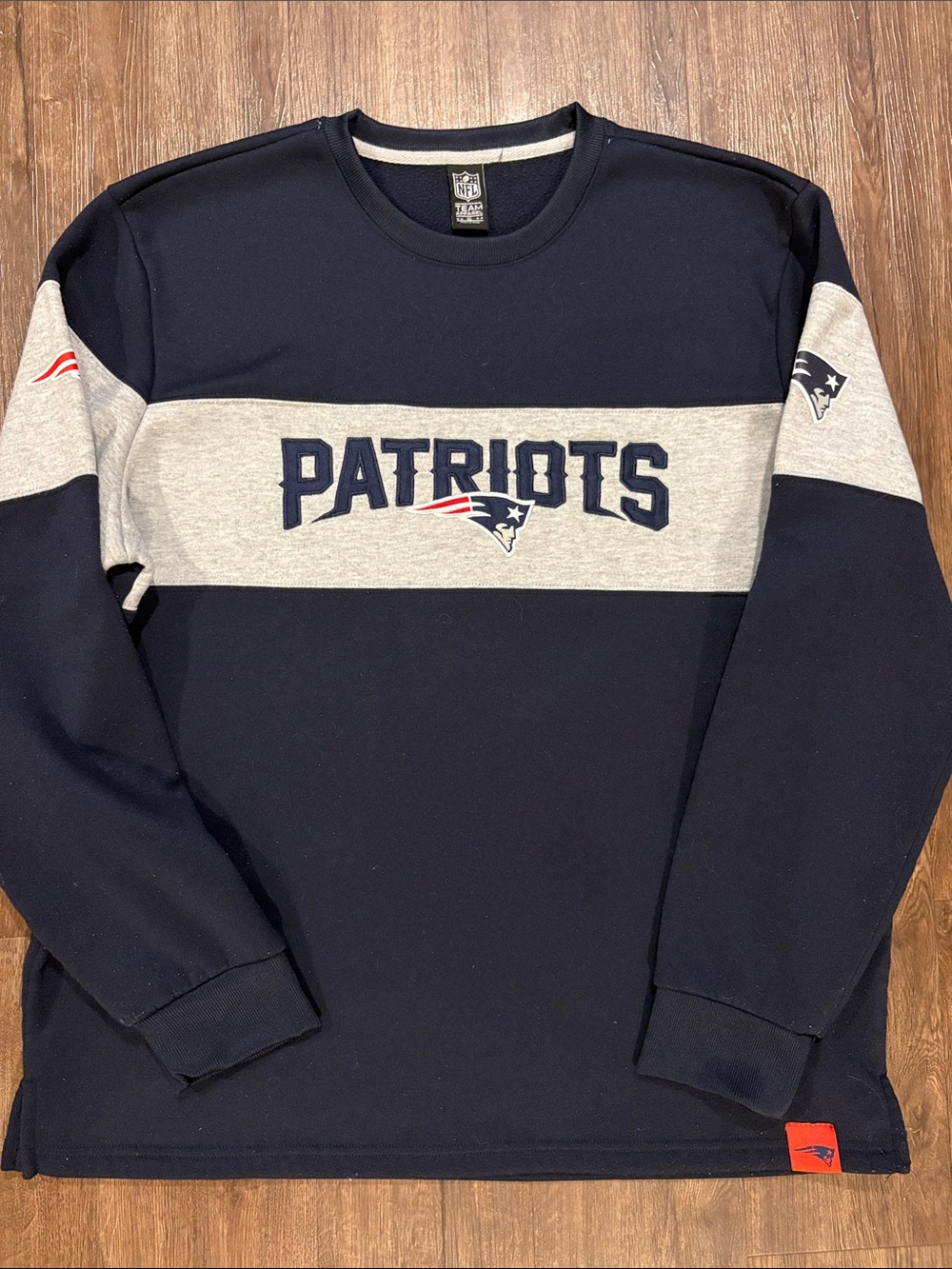 New England Patriots men’s XL fleece crewneck